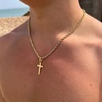 collier croix homme