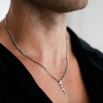 collier croix homme