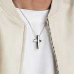 collier croix homme