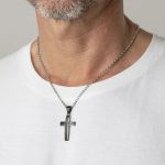 collier croix homme