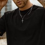 collier croix homme