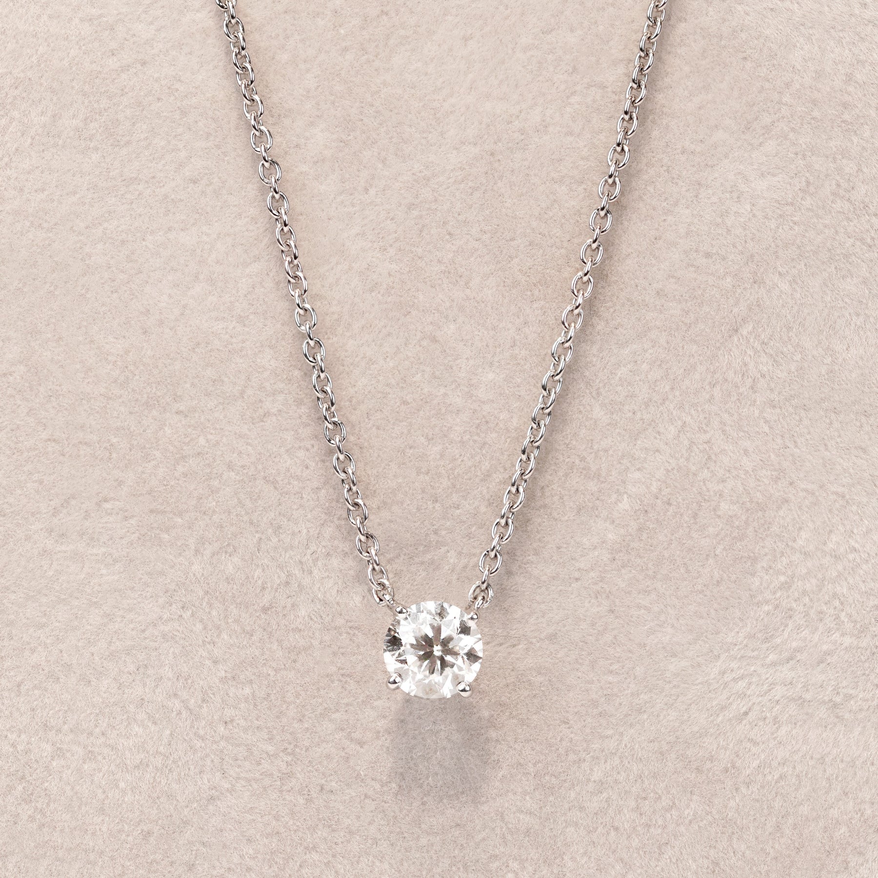 collier-diamant-solitaire-135ulm-1.jpg collier diamant solitaire – Image 1