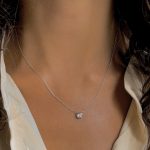 collier or blanc