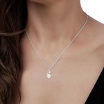 collier or blanc